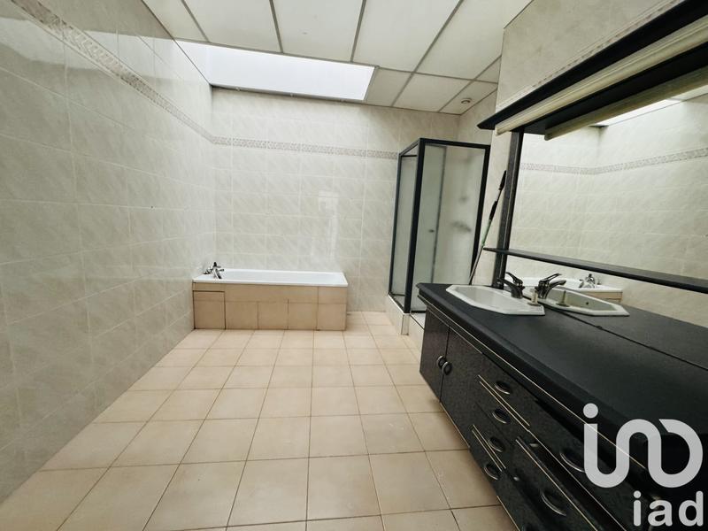 Maison - 263 m² - 8 pièces