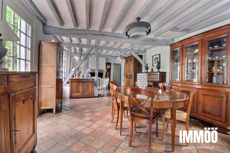 Maison - 225 m² - 10 pièces