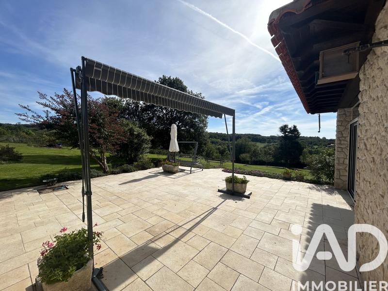 Maison - 221 m² - 6 pièces