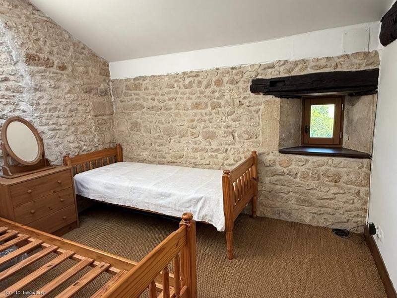 Maison en pierre - 99 m² - 5 pièces