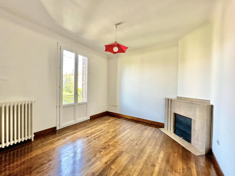 Maison - 208 m² - 9 pièces