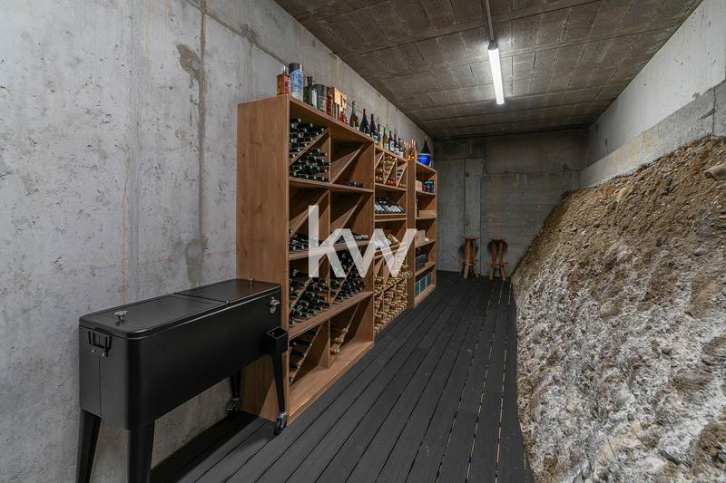 Demeure - 295 m² - 6 pièces