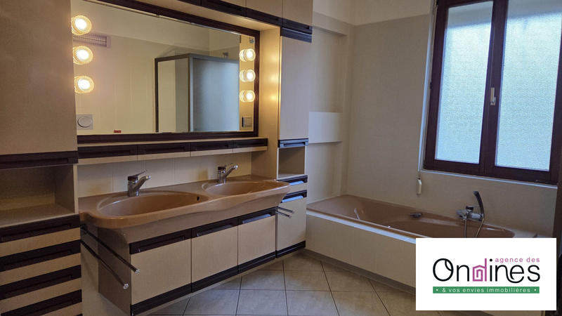 Appartement - 100 m² - 3 pièces