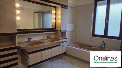 Appartement - 100 m² - 3 pièces