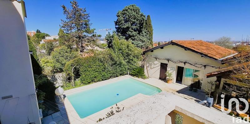 Maison de ville - 210 m² - 9 pièces