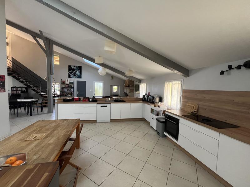 Maison - 259 m² - 5 pièces
