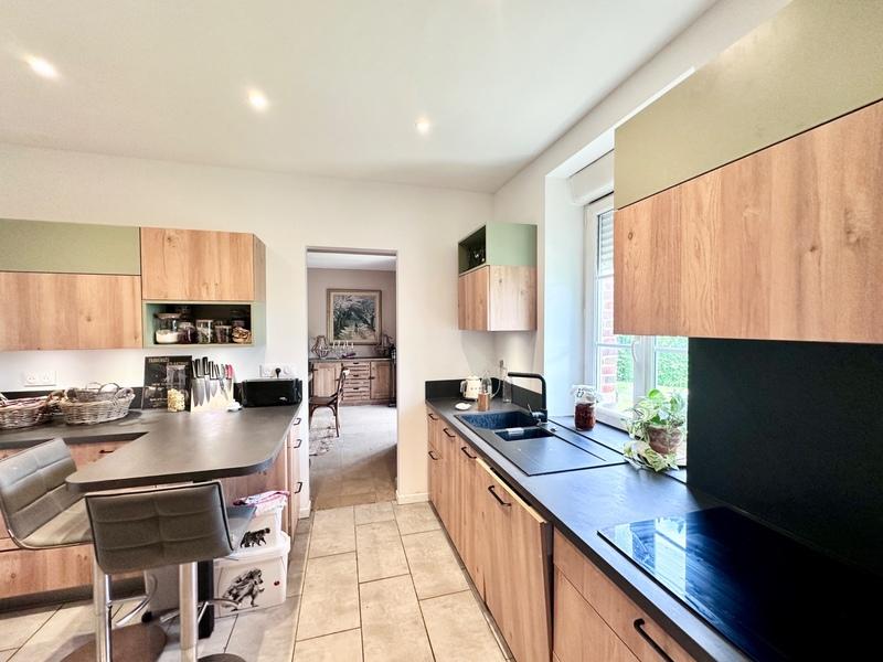 Propriété - 210 m² - 8 pièces