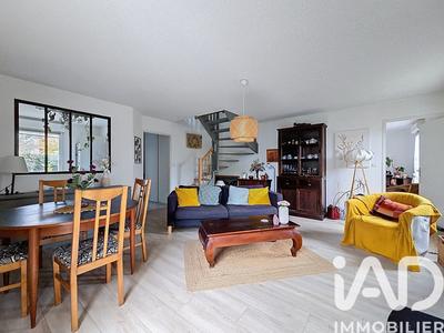 Maison - 96 m² - 5 pièces