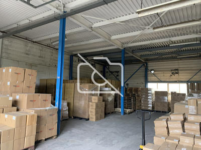 Entrepôt - 1 220 m²