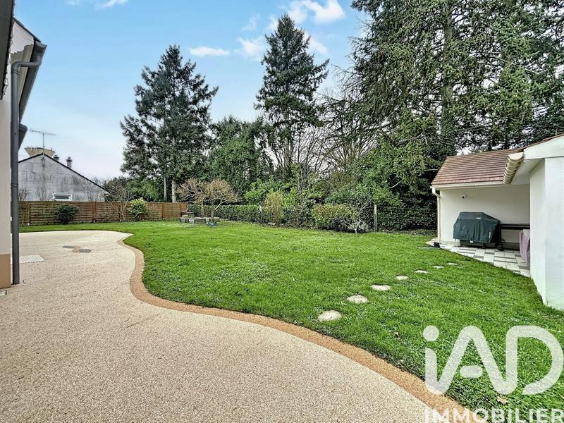 Maison - 225 m² - 8 pièces