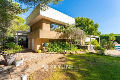 Maison - 320 m² - 8 pièces