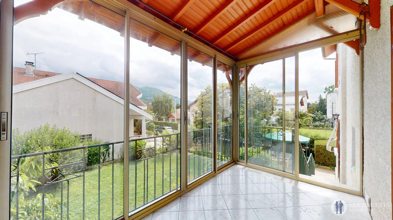 Maison - 299 m² - 8 pièces