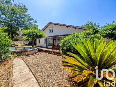 Maison - 220 m² - 10 pièces