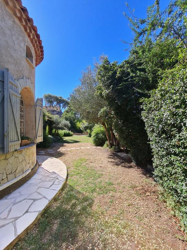 Maison - 236 m² - 7 pièces