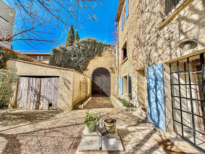 Maison - 400 m² - 11 pièces