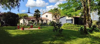 Propriété - 277 m² - 10 pièces