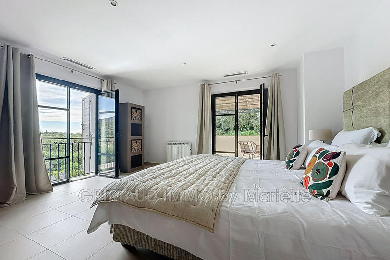 Villa - 261 m² - 6 pièces