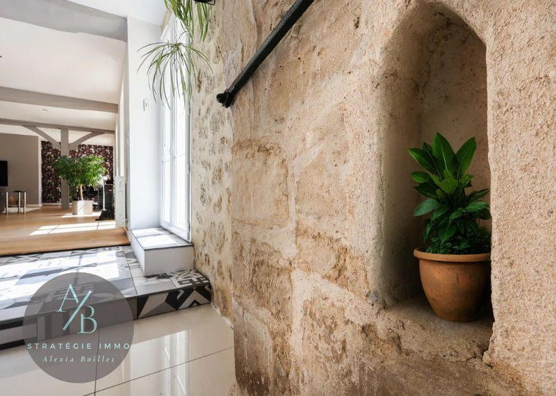 Maison - 310 m² - 9 pièces