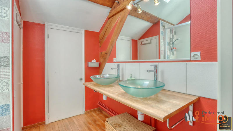 Maison - 270 m² - 11 pièces