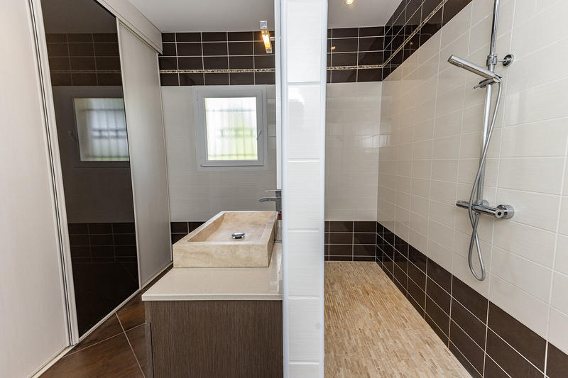 Maison - 253 m² - 7 pièces