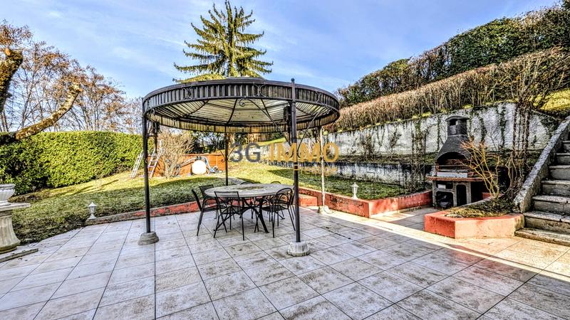 Maison - 143 m² - 8 pièces