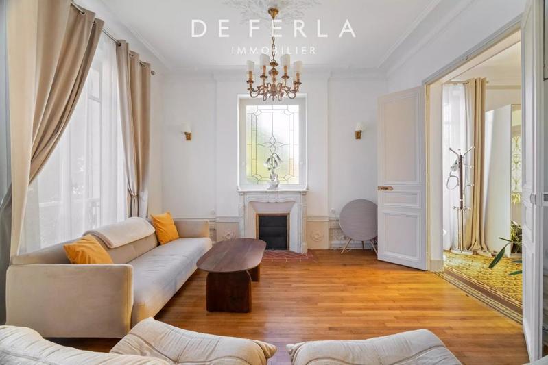 Château - 360 m² - 10 pièces