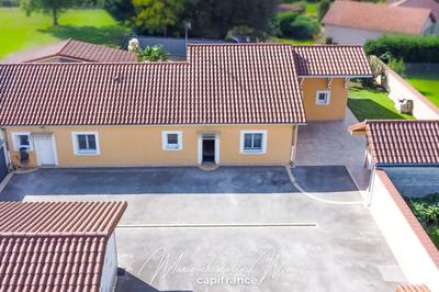 Maison - 220 m² - 6 pièces