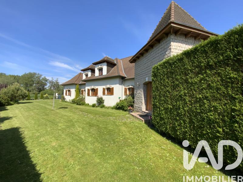 Maison - 265 m² - 9 pièces