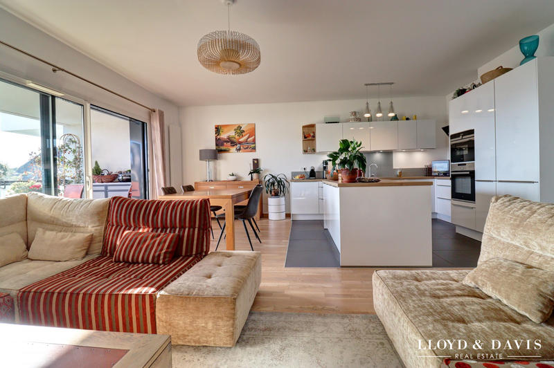 Appartement - 107 m² - 6 pièces