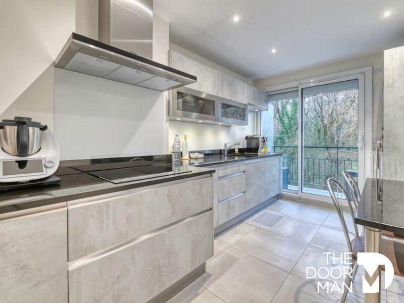 Appartement - 97 m² - 5 pièces