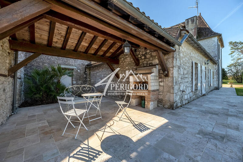 Maison ancienne - 350 m² - 8 pièces