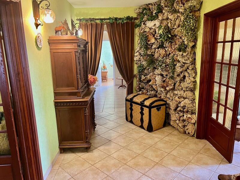 Maison - 215 m² - 6 pièces