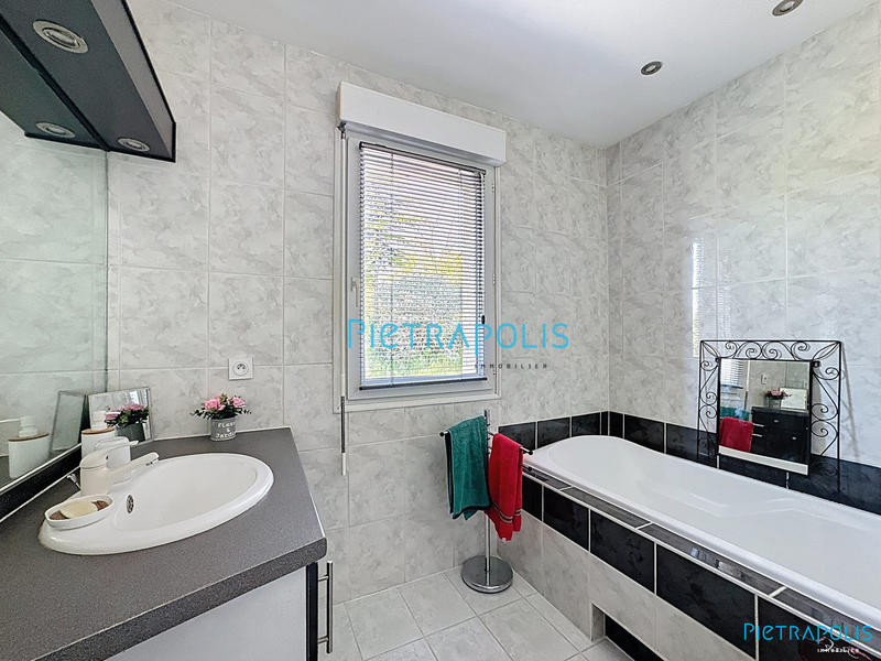 Maison - 161 m² - 7 pièces