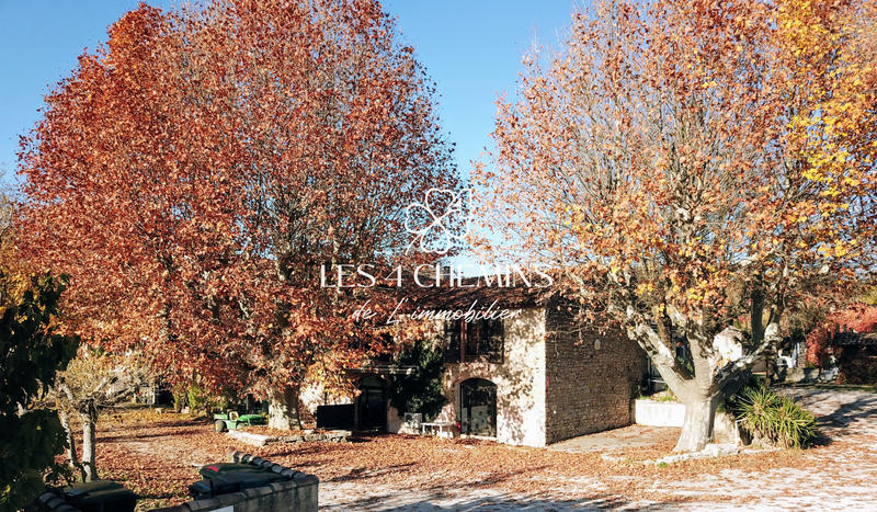 Mas - 800 m² - 20 pièces