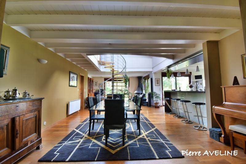 Maison - 276 m² - 7 pièces