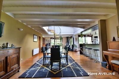 Maison - 276 m² - 7 pièces