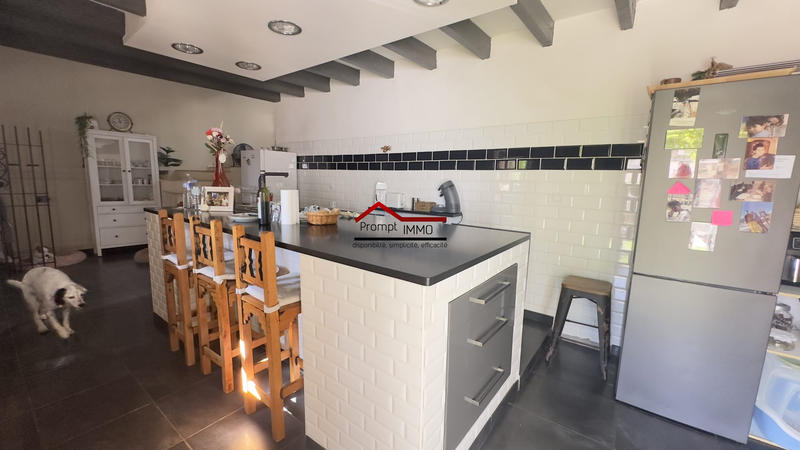 Maison - 256 m² - 4 pièces