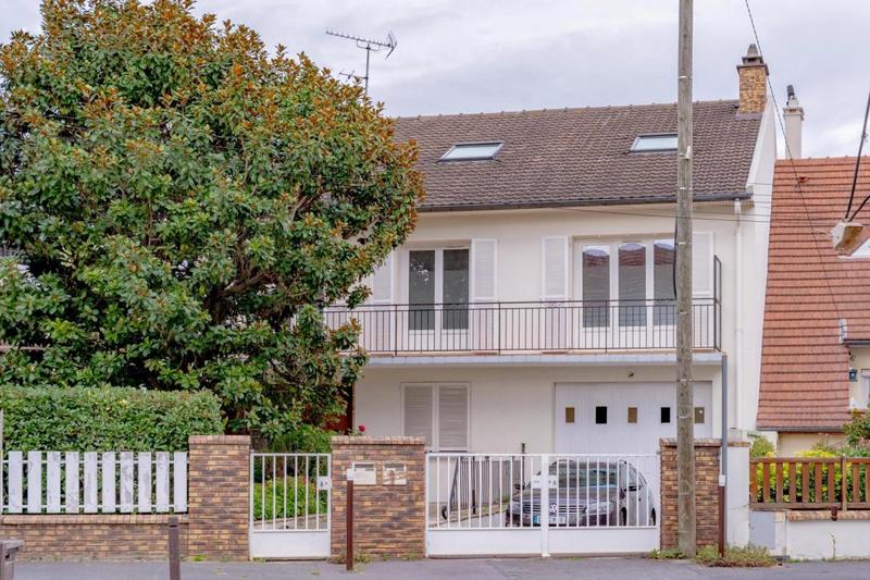 Maison - 280 m² - 10 pièces