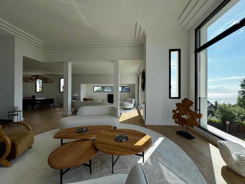 Maison contemporaine - 417 m² - 10 pièces