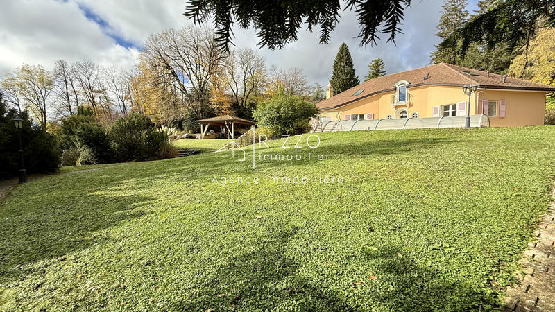 Maison - 450 m² - 20 pièces