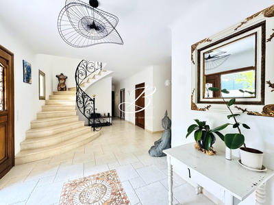 Maison - 200 m² - 7 pièces