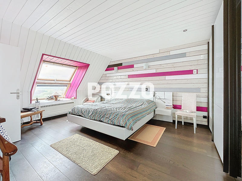 Maison - 292 m² - 10 pièces