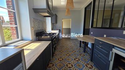 Maison - 227 m² - 9 pièces