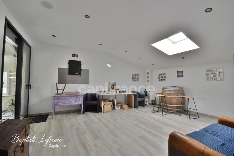 Maison - 203 m² - 8 pièces