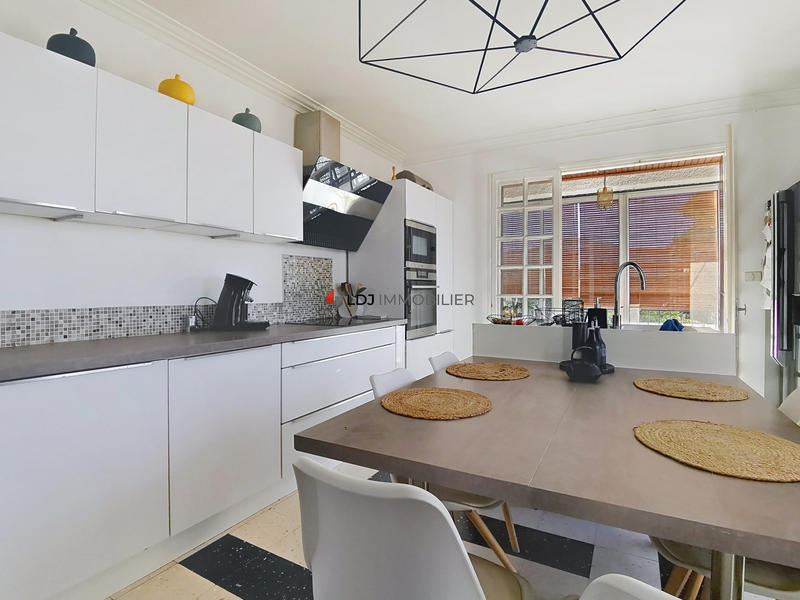 Maison traditionnelle - 160 m² - 9 pièces