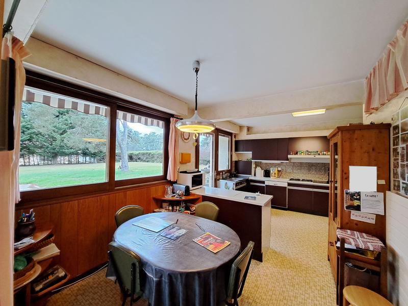 Maison - 248 m² - 9 pièces