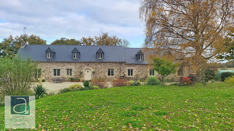 Maison - 230 m² - 8 pièces