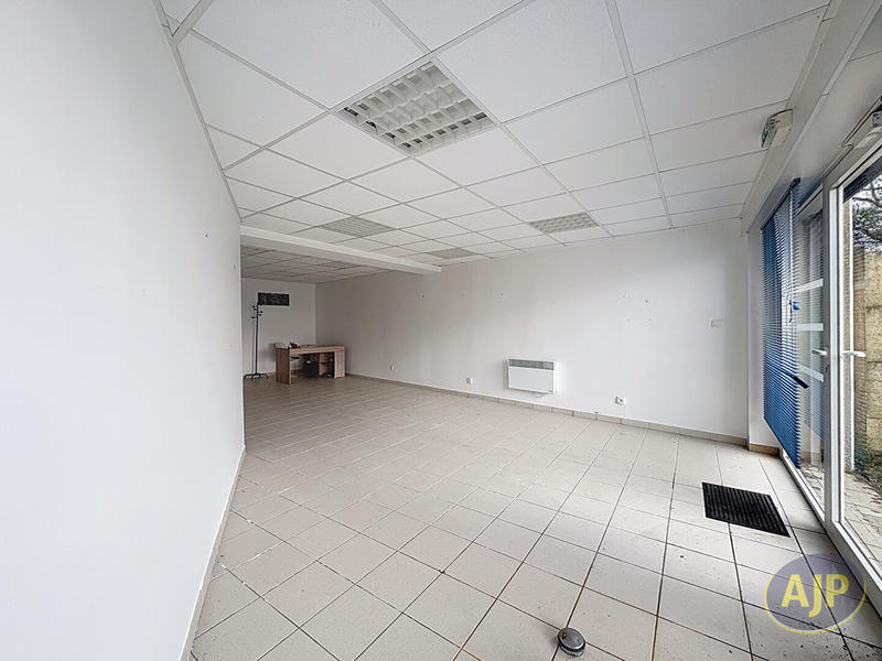 Local commercial - 48 m² - 1 pièce