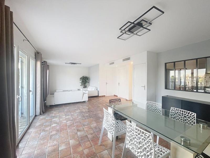 Appartement - 98 m² - 4 pièces