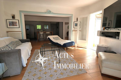 Maison - 214 m² - 6 pièces